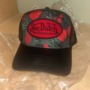 Von Dutch Trucker Hat Snap Back Black Red Roses Floral Mesh 3D Patch ♥️🖤🌹🥀
NWT!